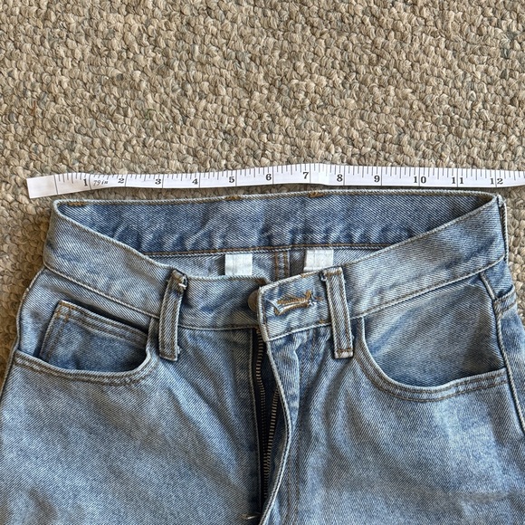 Classic High-Rise Light Blue Women's Jeans - Picture 4 of 5